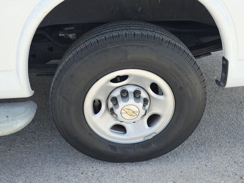 Used 2024 Chevrolet Express 2500 w/ Driver Convenience Package image 11