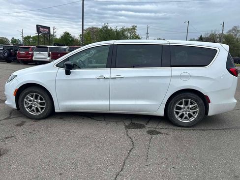 Used 2024 Chrysler Voyager LX FWD image 8