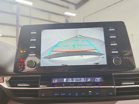 Used 2021 Toyota Sienna XLE FWD image 31