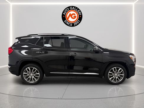Used 2022 GMC Terrain Denali w/ Denali Premium Package AWD/4WD image 2