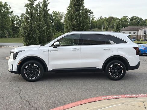 Used 2024 Kia Sorento S AWD/4WD image 6