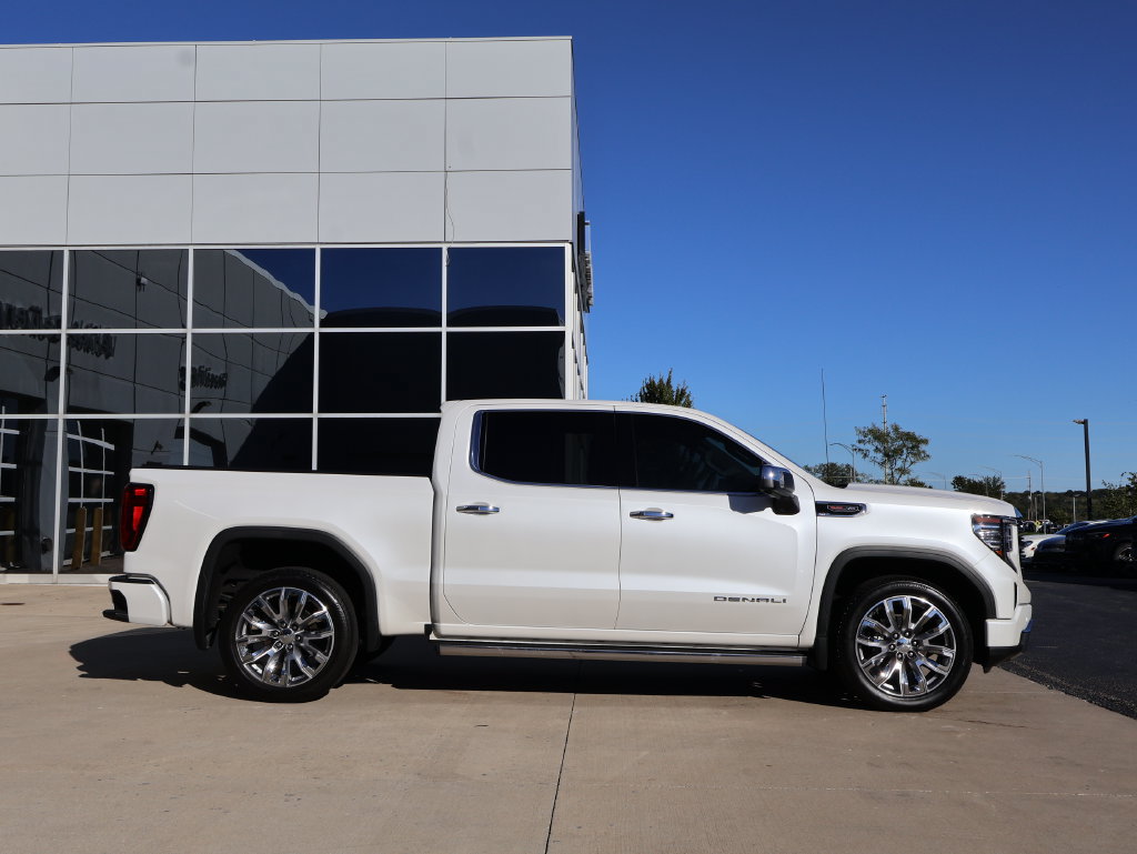 Used 2024 GMC Sierra 1500 Denali AWD/4WD image 4