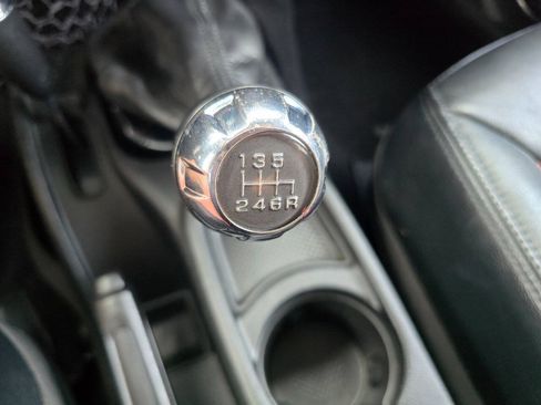 Used 2017 Jeep Wrangler Unlimited Sahara AWD/4WD image 17