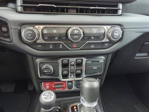 Used 2026 Jeep Gladiator Mojave AWD/4WD image 9