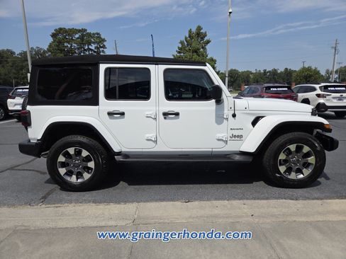 Used 2023 Jeep Wrangler Unlimited Sahara w/ LED Lighting Group AWD/4WD image 6