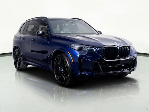 Used 2025 BMW X5 M60i w/ Premium Essential Package image 4