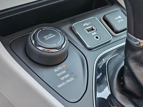 Used 2020 Jeep Cherokee Limited w/ Trailer Tow Group image 29