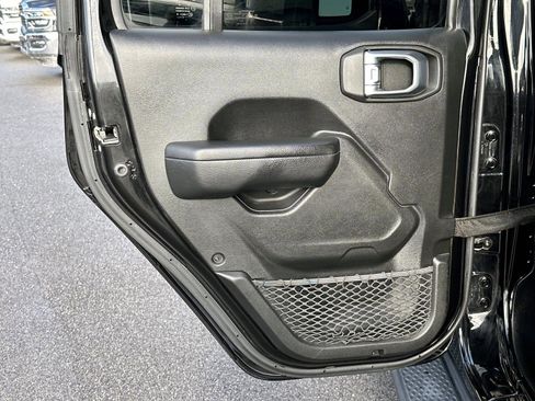 Certified 2022 Jeep Gladiator Sport image 13