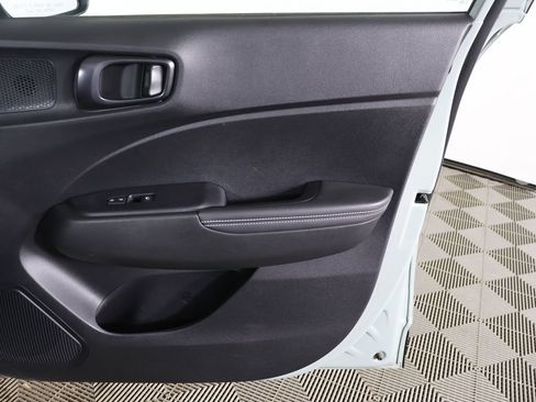 Used 2025 Hyundai Venue Limited FWD image 19
