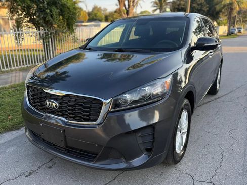 Used 2019 Kia Sorento LX image 4