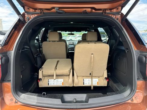 Used 2017 Ford Explorer XLT w/ Equipment Group 202A FWD image 31