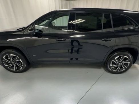 Used 2025 Buick Enclave Sport Touring image 5