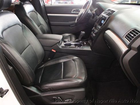 Used 2017 Ford Explorer XLT w/ Equipment Group 202A AWD/4WD image 32