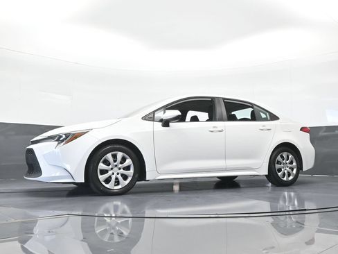 Used 2021 Toyota Corolla LE FWD image 46