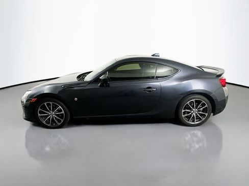 Used 2017 Toyota 86 RWD image 4