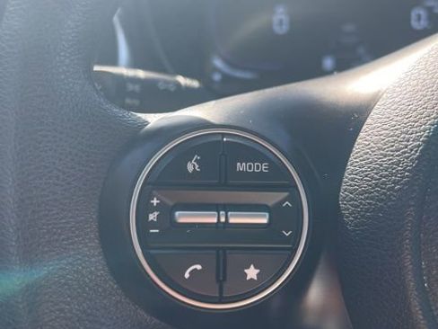 Used 2025 Kia Soul LX w/ LX Technology Package FWD image 13