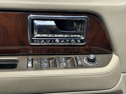 Used 2012 Lincoln Navigator 2WD image 22