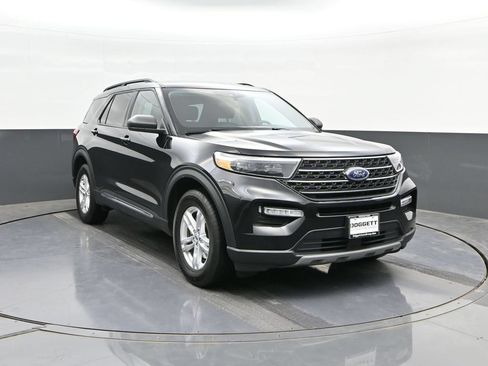 Used 2023 Ford Explorer XLT w/ Equipment Group 202A AWD/4WD image 22