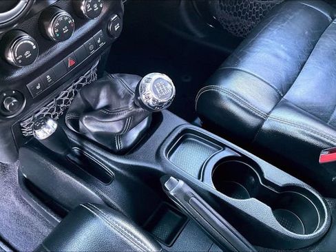 Used 2012 Jeep Wrangler Unlimited Rubicon w/ Connectivity Group image 13