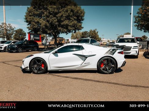 Used 2023 Chevrolet Corvette Z06 w/ Z07 Performance Package RWD image 4