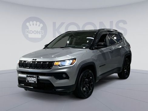 Used 2023 Jeep Compass Altitude w/ Convenience Group image 1