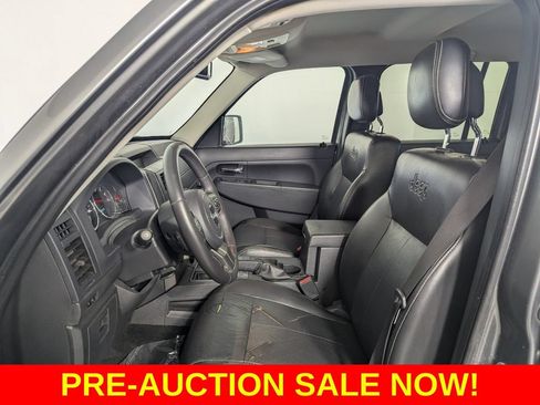 Used 2012 Jeep Liberty Sport RWD image 11