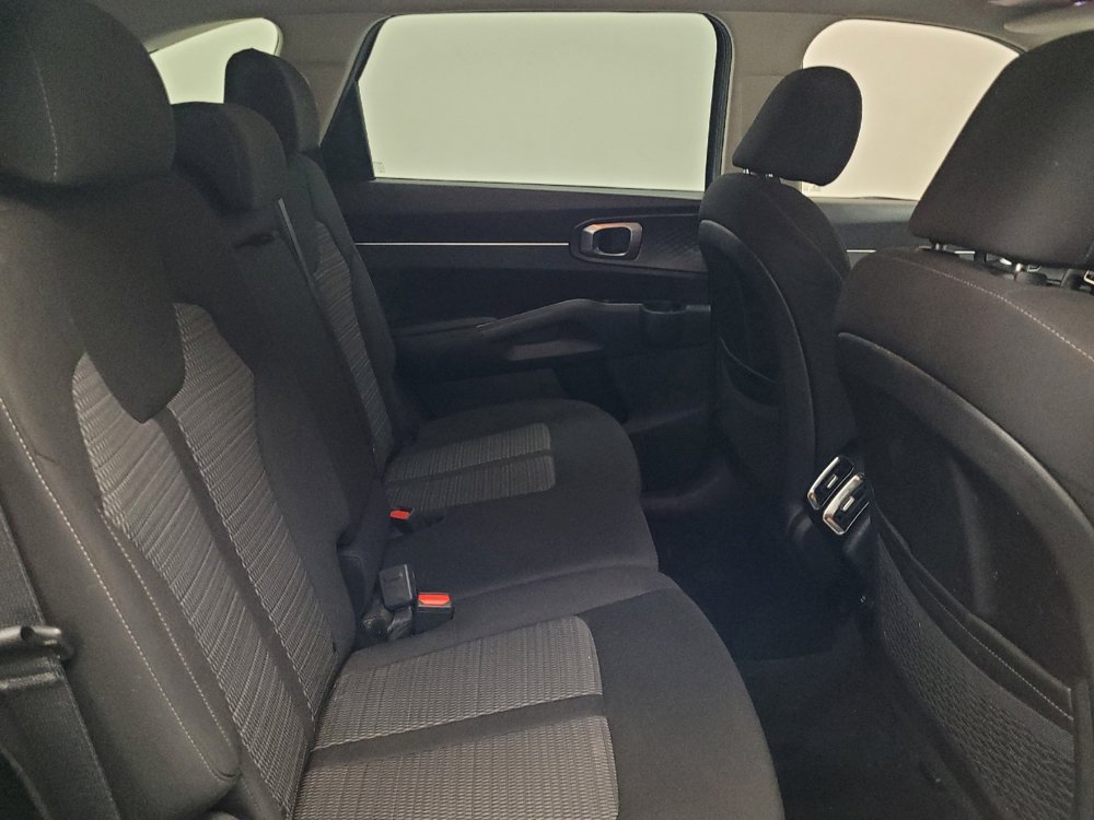 Used 2022 Kia Sorento LX FWD image 19