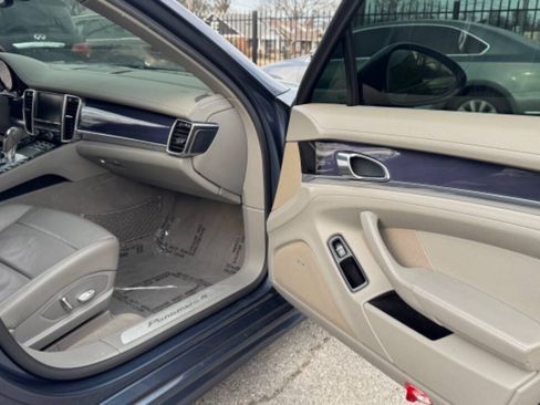 Used 2011 Porsche Panamera RWD image 19