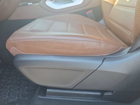 Used 2025 Mercedes-Benz GLS 580 4MATIC image 28