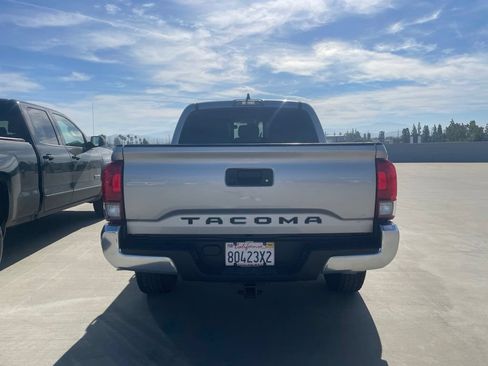 Used 2020 Toyota Tacoma SR5 RWD image 3