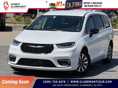 Used 2024 Chrysler Pacifica Limited
