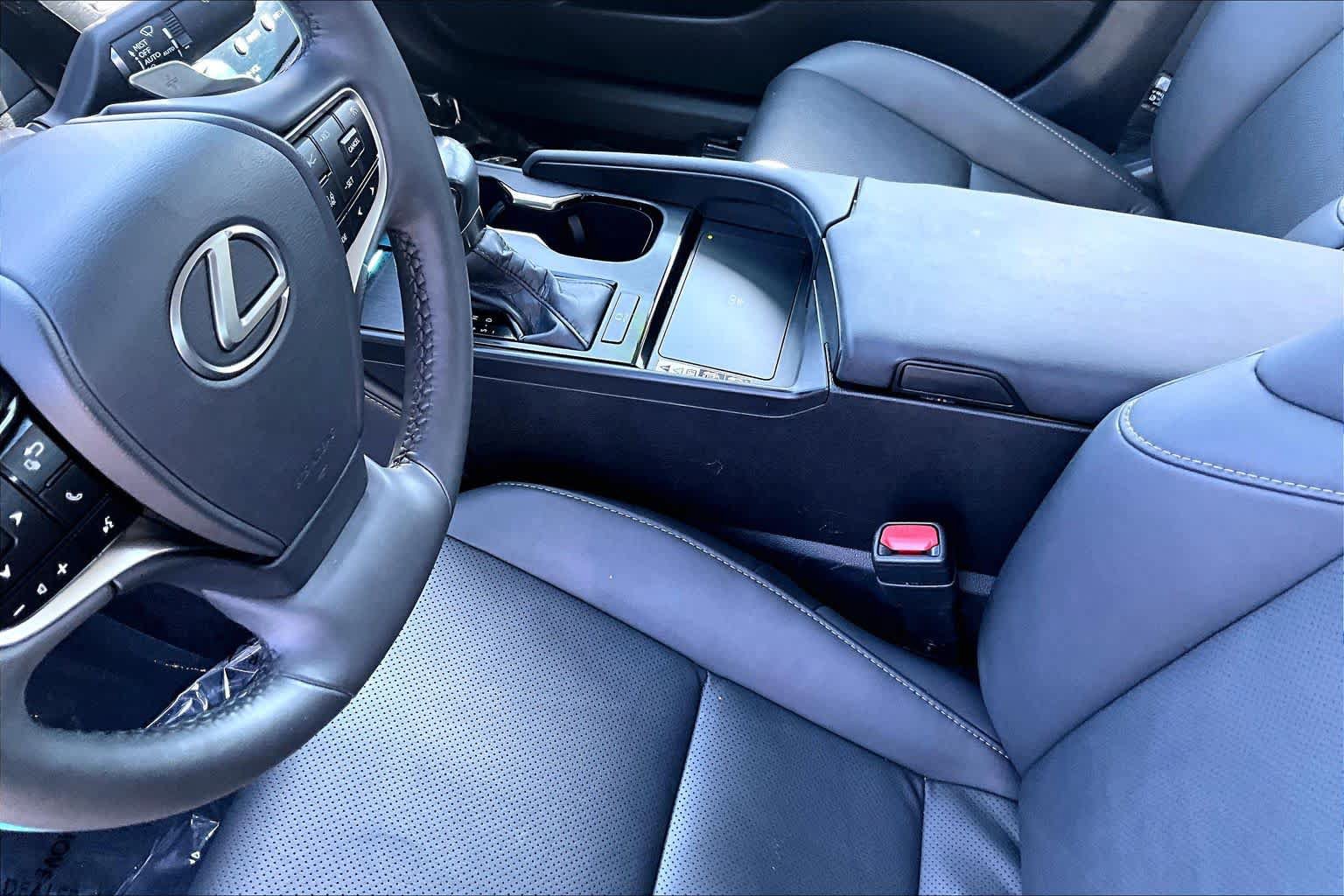 Used 2023 Lexus ES 250 w/ Premium Package AWD/4WD image 17