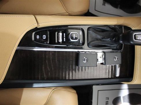 Used 2017 Volvo XC90 T5 Momentum AWD/4WD image 20