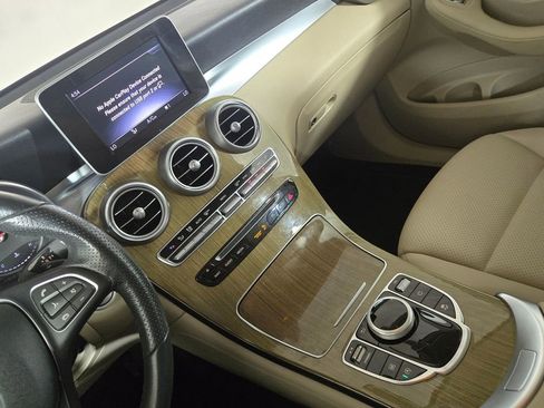 Used 2019 Mercedes-Benz GLC 300 image 24