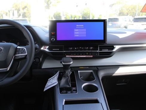 Certified 2026 Toyota Sienna XLE FWD image 46