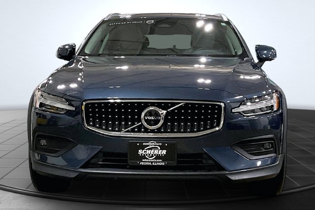 Certified 2023 Volvo V60 B5 Cross Country Plus w/ Climate Package AWD/4WD image 4