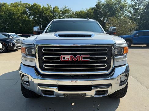 Used 2019 GMC Sierra 2500 SLT w/ Duramax Plus Package AWD/4WD image 2
