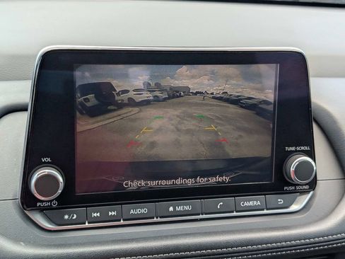 Used 2024 Nissan Rogue S FWD image 23
