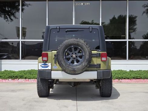 Used 2013 Jeep Wrangler Unlimited Sahara w/ Connectivity Group AWD/4WD image 6