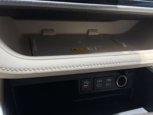 Used 2024 Toyota Highlander Platinum FWD image 20