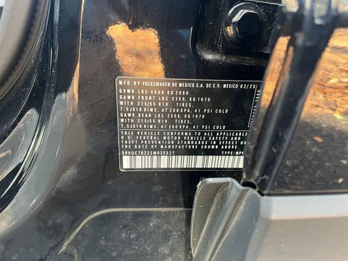 Used 2025 Volkswagen Taos SE image 29