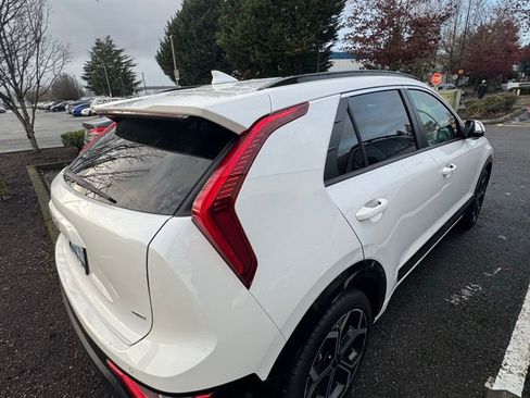 Certified 2023 Kia Niro EX Touring image 5