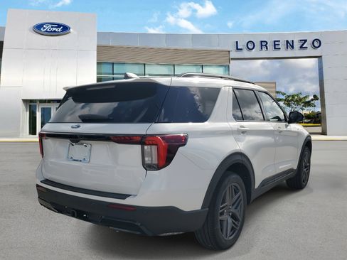 New 2026 Ford Explorer ST-Line w/ ST-Line Street Pack image 4