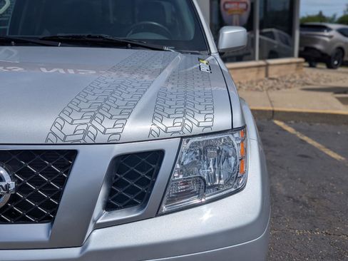 Used 2020 Nissan Frontier PRO-4X w/ Pro-4x Utility Package AWD/4WD image 3