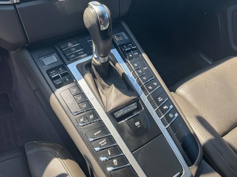 Used 2016 Porsche Macan Turbo w/ Premium Package Plus AWD/4WD image 11