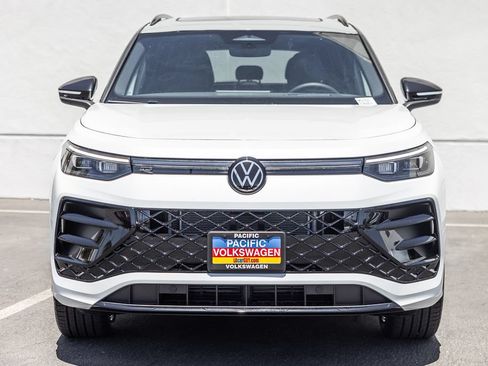 New 2026 Volkswagen Tiguan SE R-Line FWD image 2