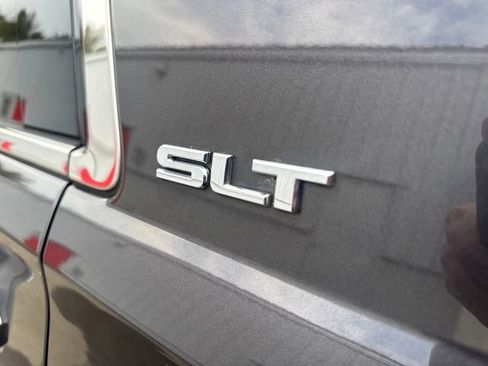 Used 2017 GMC Yukon SLT w/ Premium Edition AWD/4WD image 9