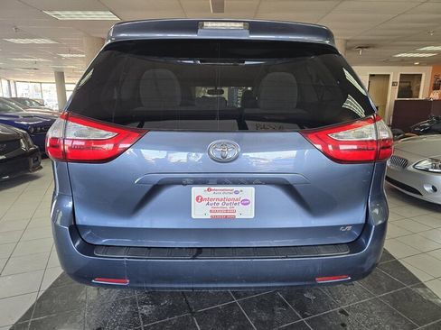 Used 2017 Toyota Sienna LE image 5