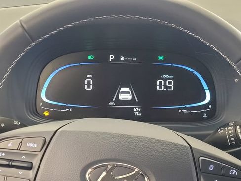 Used 2025 Hyundai Venue Limited FWD image 30