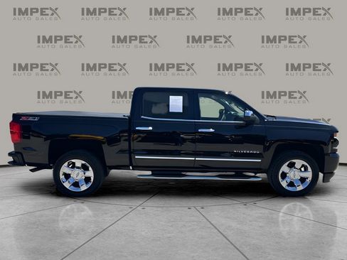 Used 2017 Chevrolet Silverado 1500 LTZ Z71 w/ LTZ Plus Package AWD/4WD image 6